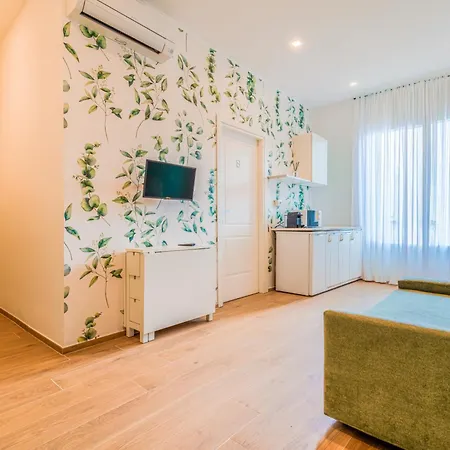 Home At Rome Vatican Suites